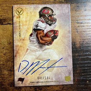 2012 Topps Valor Legionary Auto Rookie Doug Martin Buccaneers Rookie Auto #LA-DM
